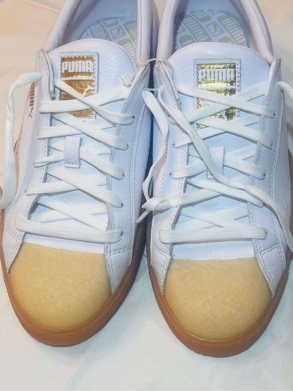 Puma White Sneakers with a vintage look and Gold Logo 0014